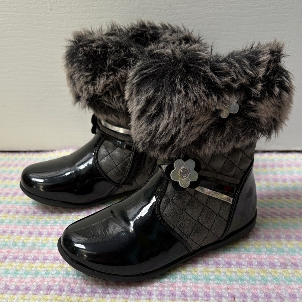 Laura Ashley Black Quilted Kids Girls Lacquered Boots with Faux Fur Size 8 !